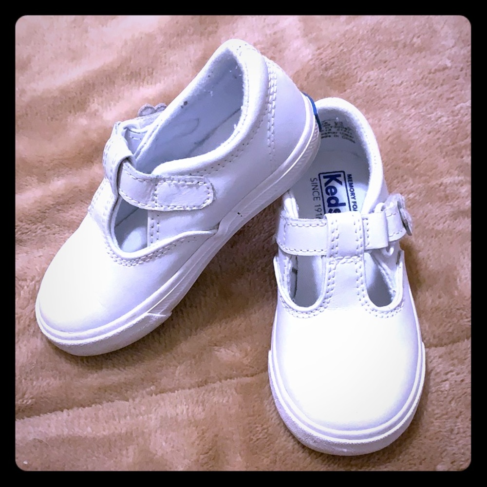 Keds size 6.5 W Daphne T-Strap sneaker